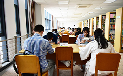 文化標(biāo)識：校名題寫 / 校徽設(shè)計(jì)