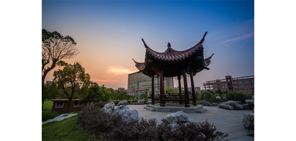中國計量大學現(xiàn)代科技學院 - 最美大學