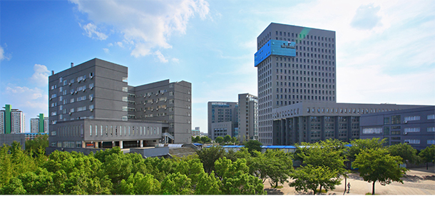 大學(xué)校志：校名、校標(biāo)、校訓(xùn)、?；?、校旗、校歌