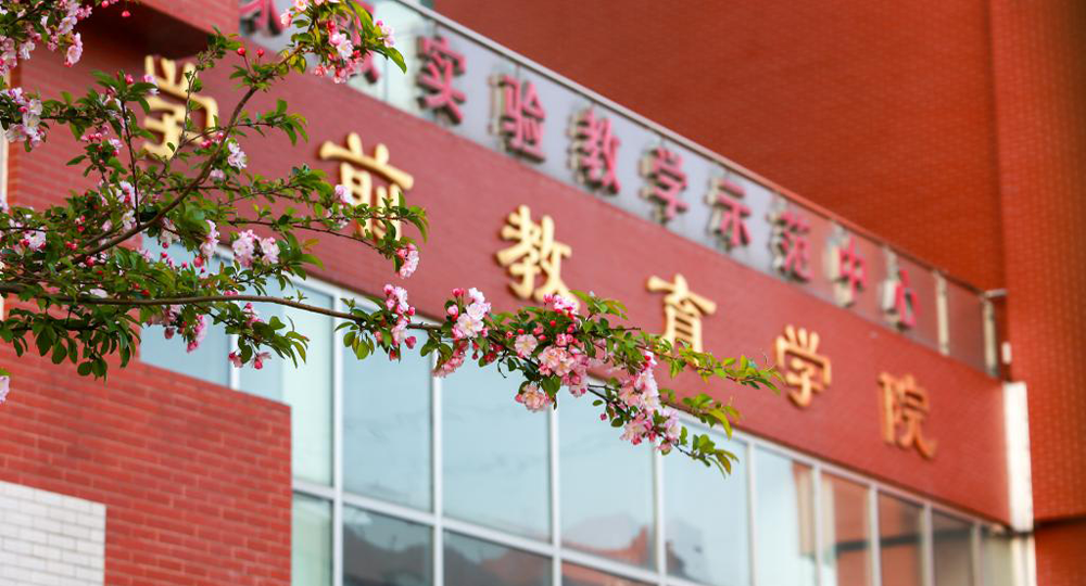 時光匆匆，歲月如歌！——珍惜自己最美好的時光，珍惜時下，放肆而不張揚(yáng)的青春年華。