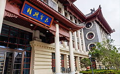 文化標(biāo)識(shí)：校名題寫(xiě) / 校徽設(shè)計(jì)