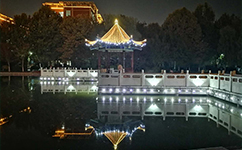 文化標(biāo)識(shí)：校名題寫 / ?；赵O(shè)計(jì)