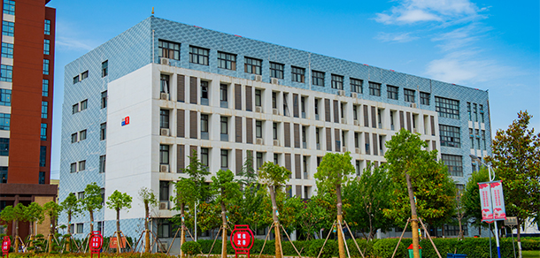 河南工業(yè)貿(mào)易職業(yè)學院 - 最美大學