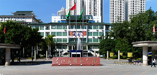大學(xué)校志：校名、校標(biāo)、校訓(xùn)、校徽、校旗、校歌