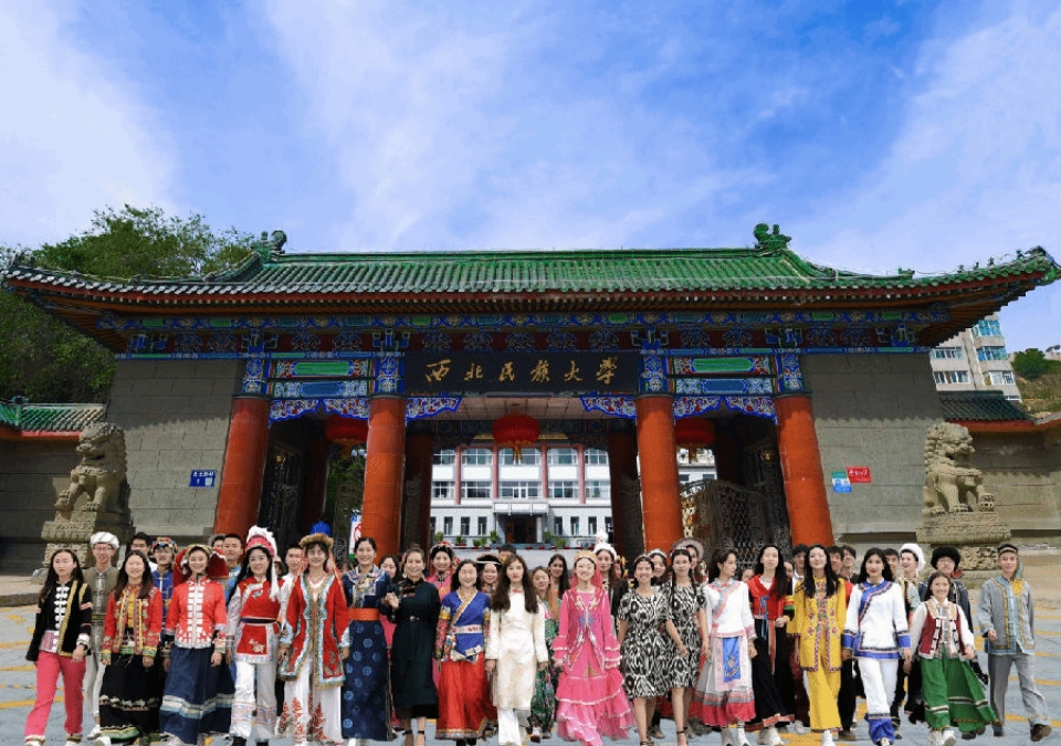 西北民族大學榆中校區(qū)東門 王貴新/攝