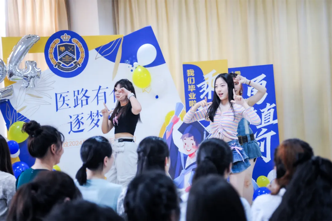 再見，小何