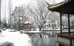 文化標(biāo)識(shí)：校名題寫(xiě) / ?；赵O(shè)計(jì)