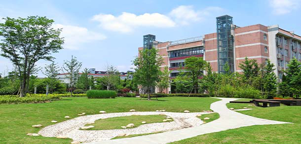 上海農(nóng)林職業(yè)技術(shù)學院 - 最美大學